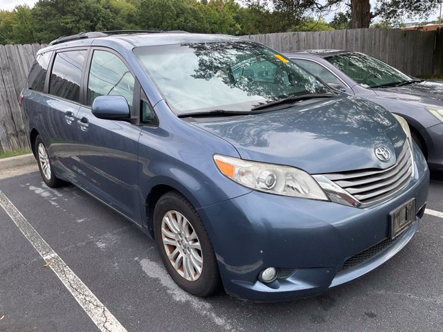 Used 2016 Toyota Sienna XLE FWD image 3