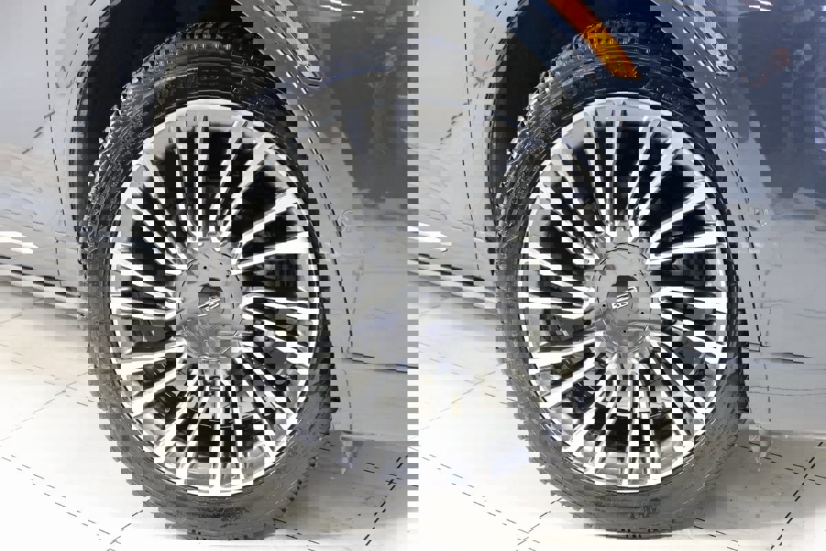 Used 2020 Lincoln Corsair Reserve w/ Equipment Group 201A image 14