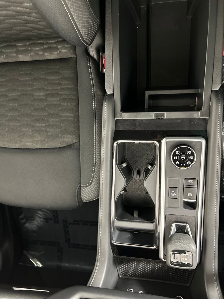 Used 2025 Nissan Pathfinder SV image 16