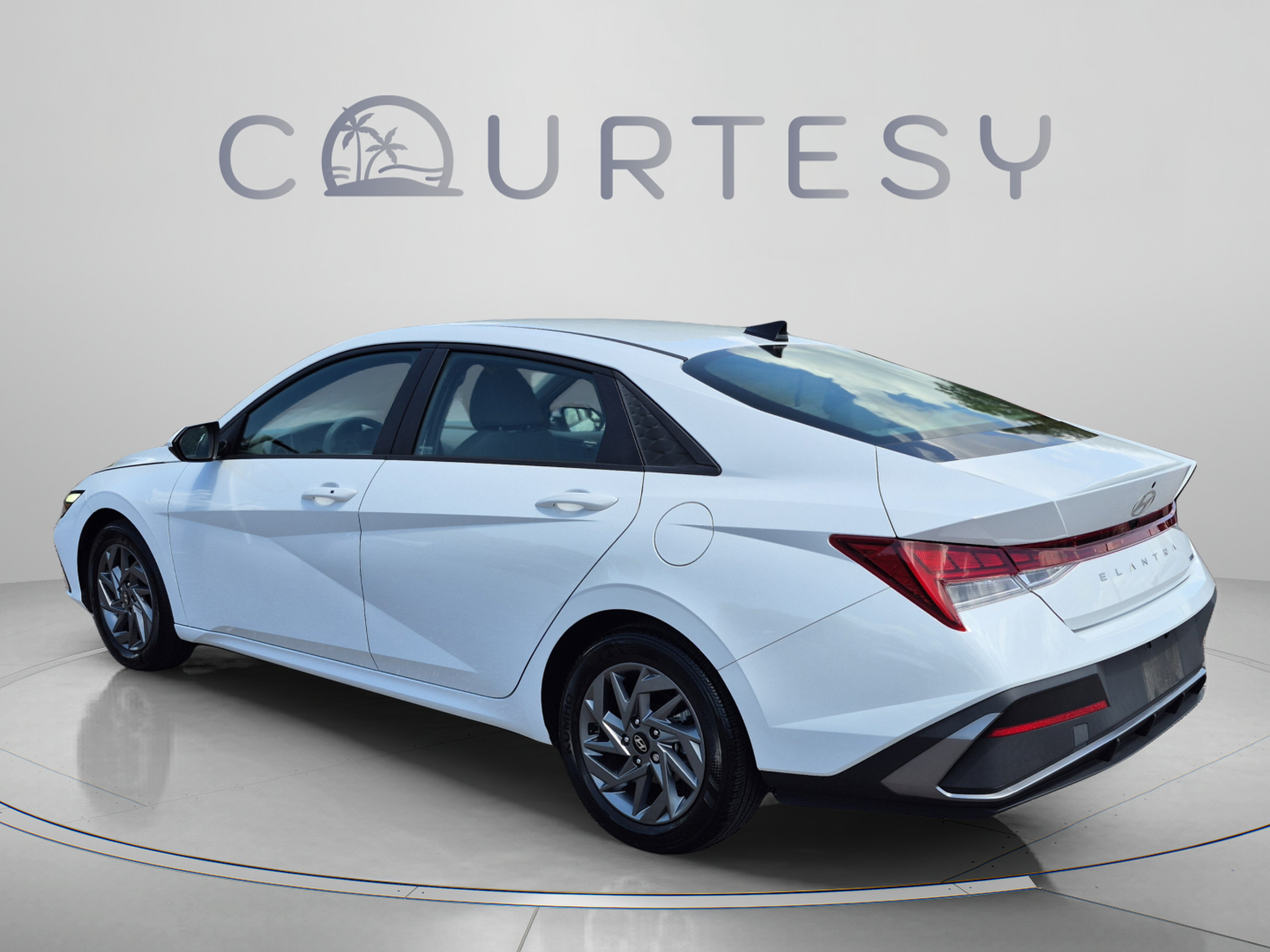 Certified 2024 Hyundai Elantra Blue FWD image 3