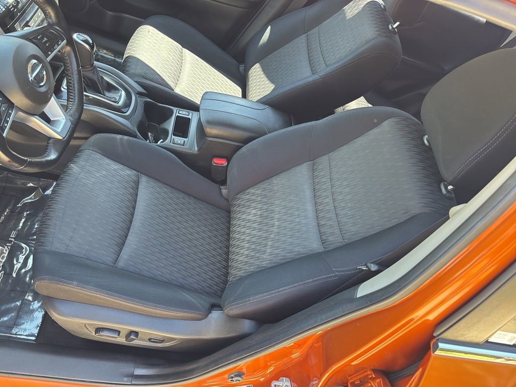 Used 2017 Nissan Rogue SV image 27