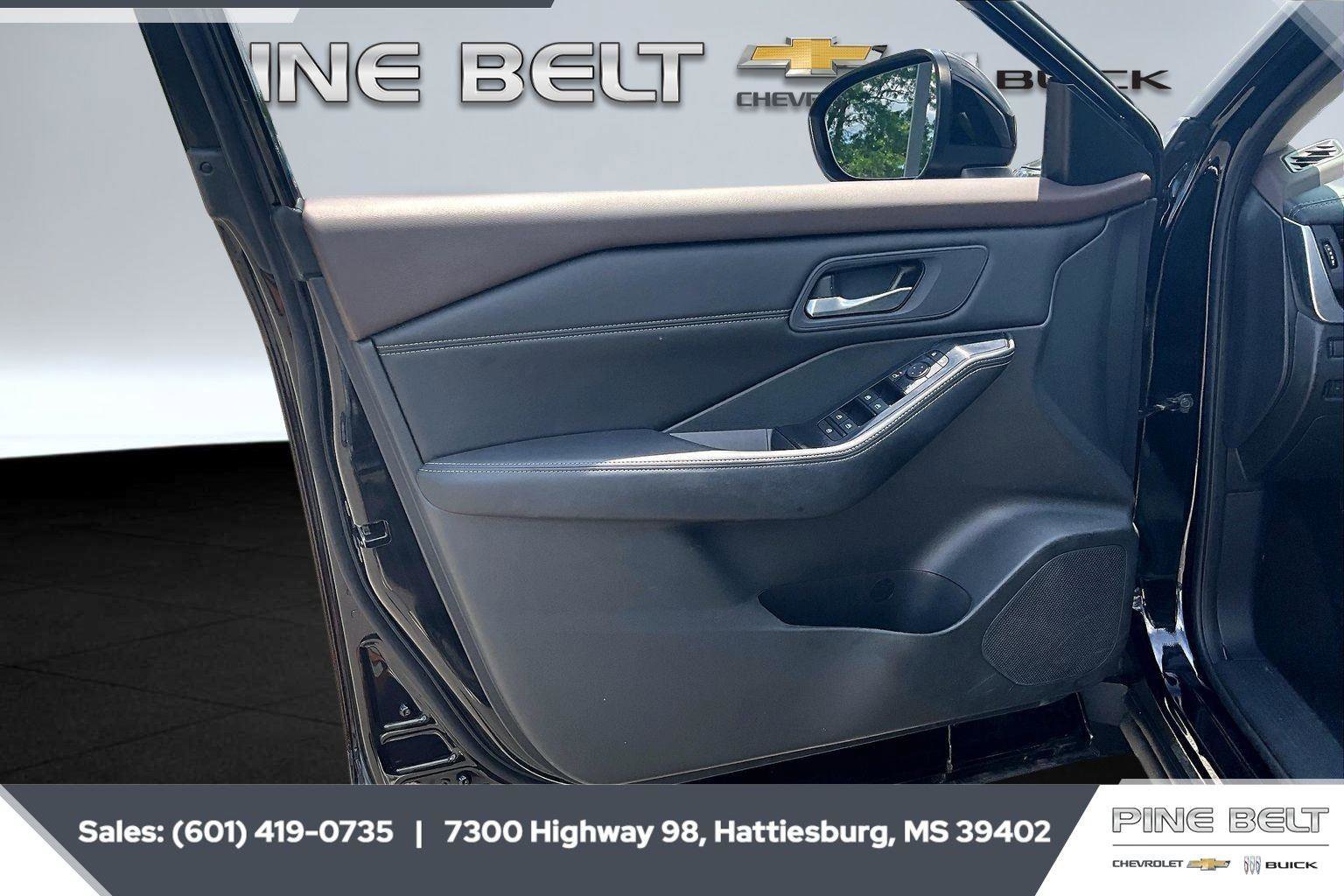 Used 2023 Nissan Rogue SV w/ SV Premium B Package image 17