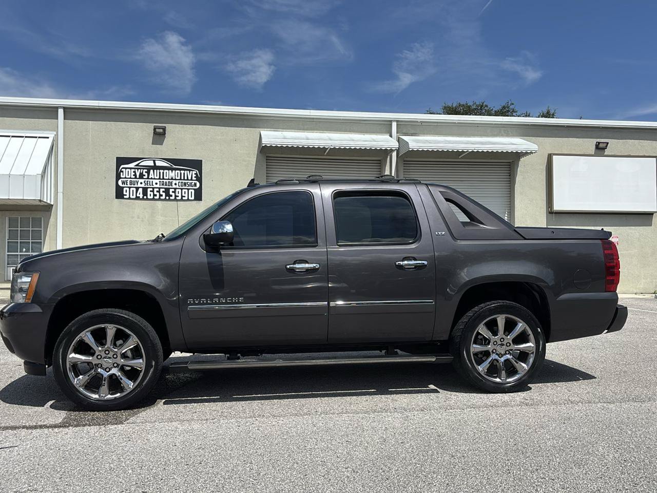 Used 2011 Chevrolet Avalanche LTZ