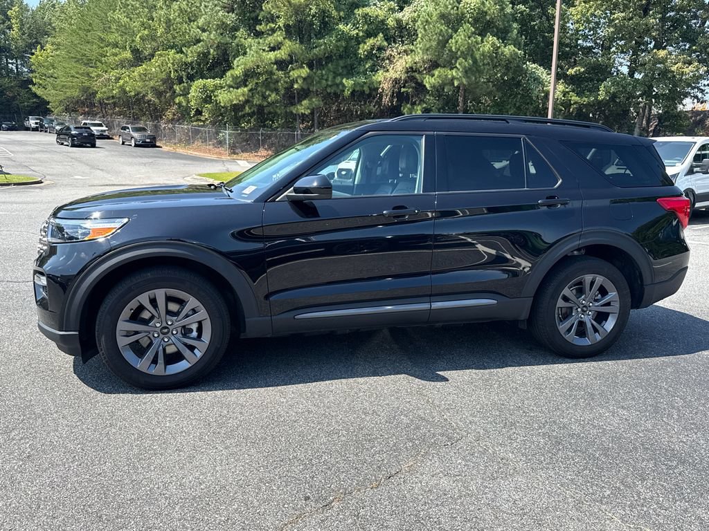 Used 2024 Ford Explorer XLT w/ Equipment Group 202A AWD/4WD image 4