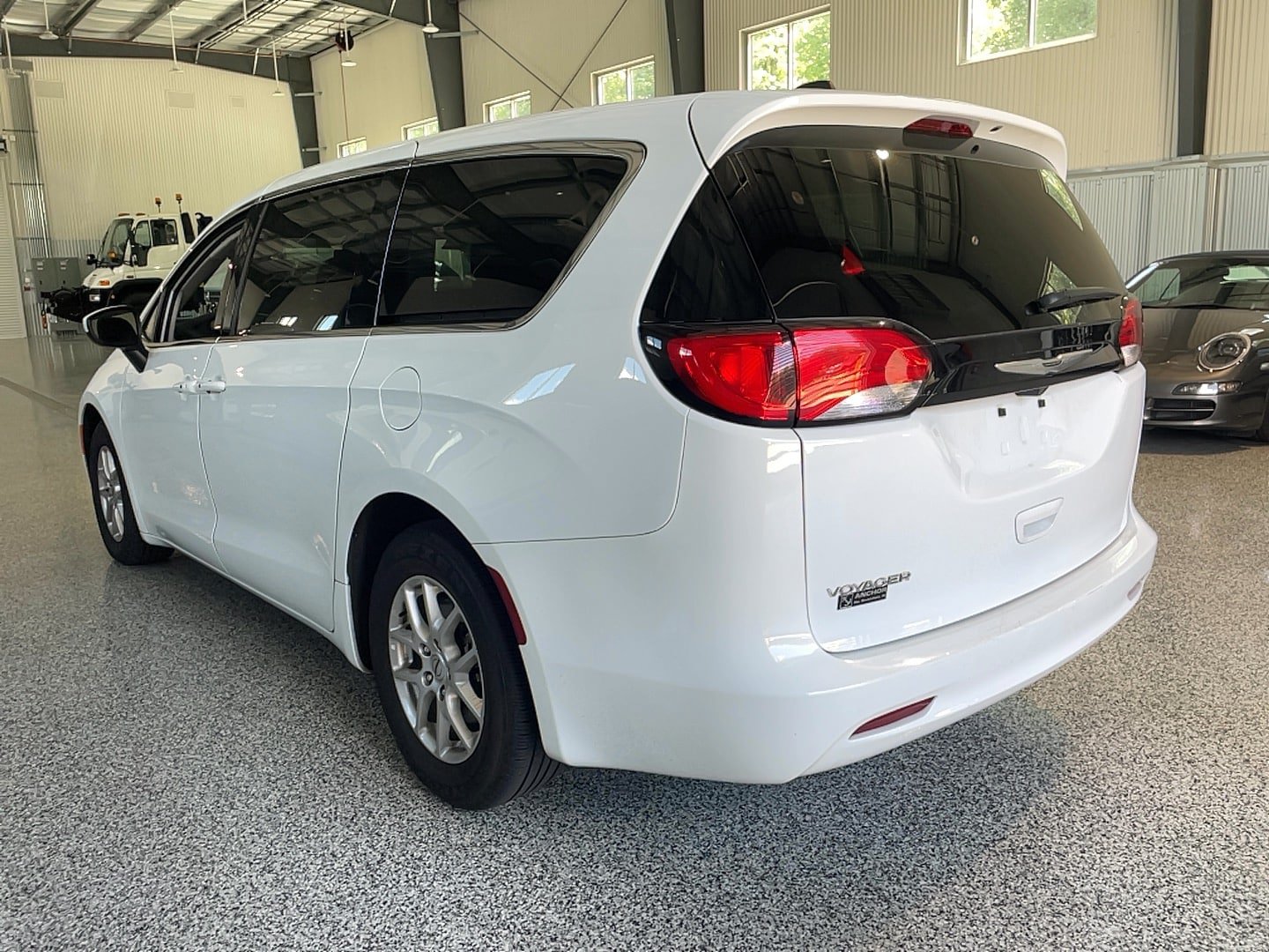 Used 2023 Chrysler Voyager LX FWD image 17