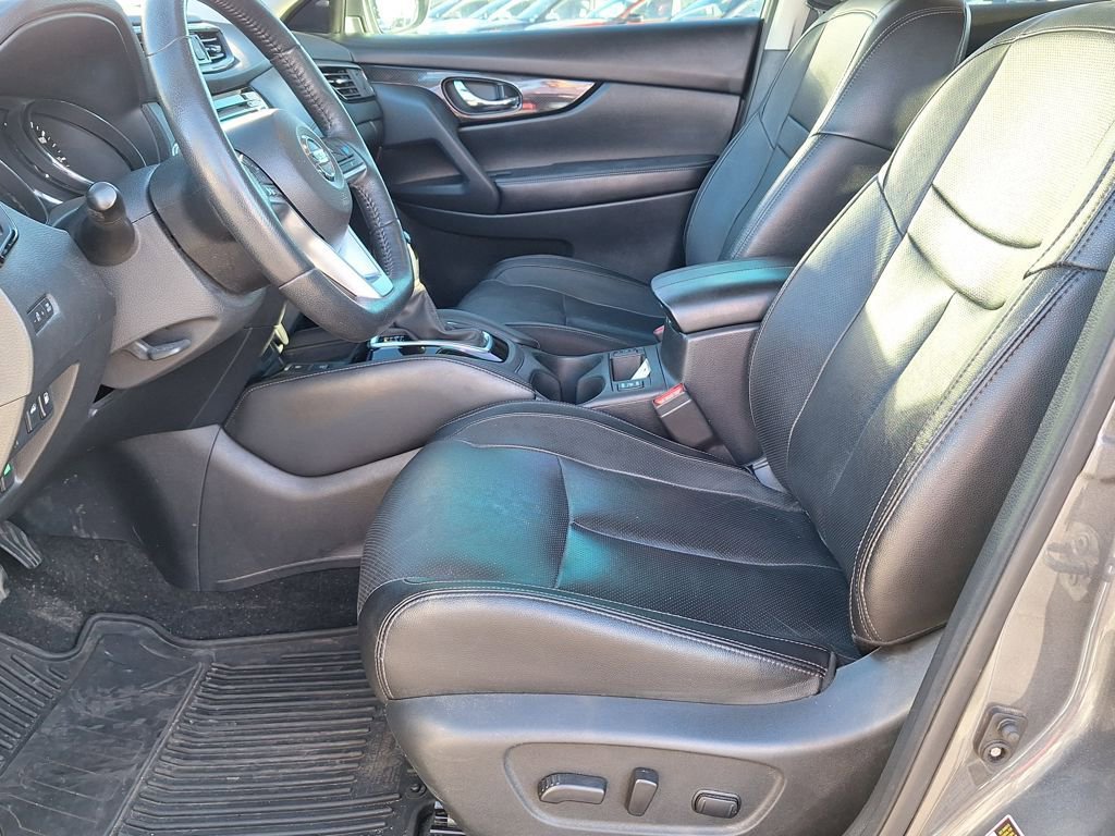 Used 2019 Nissan Rogue SL w/ Premium Package image 11