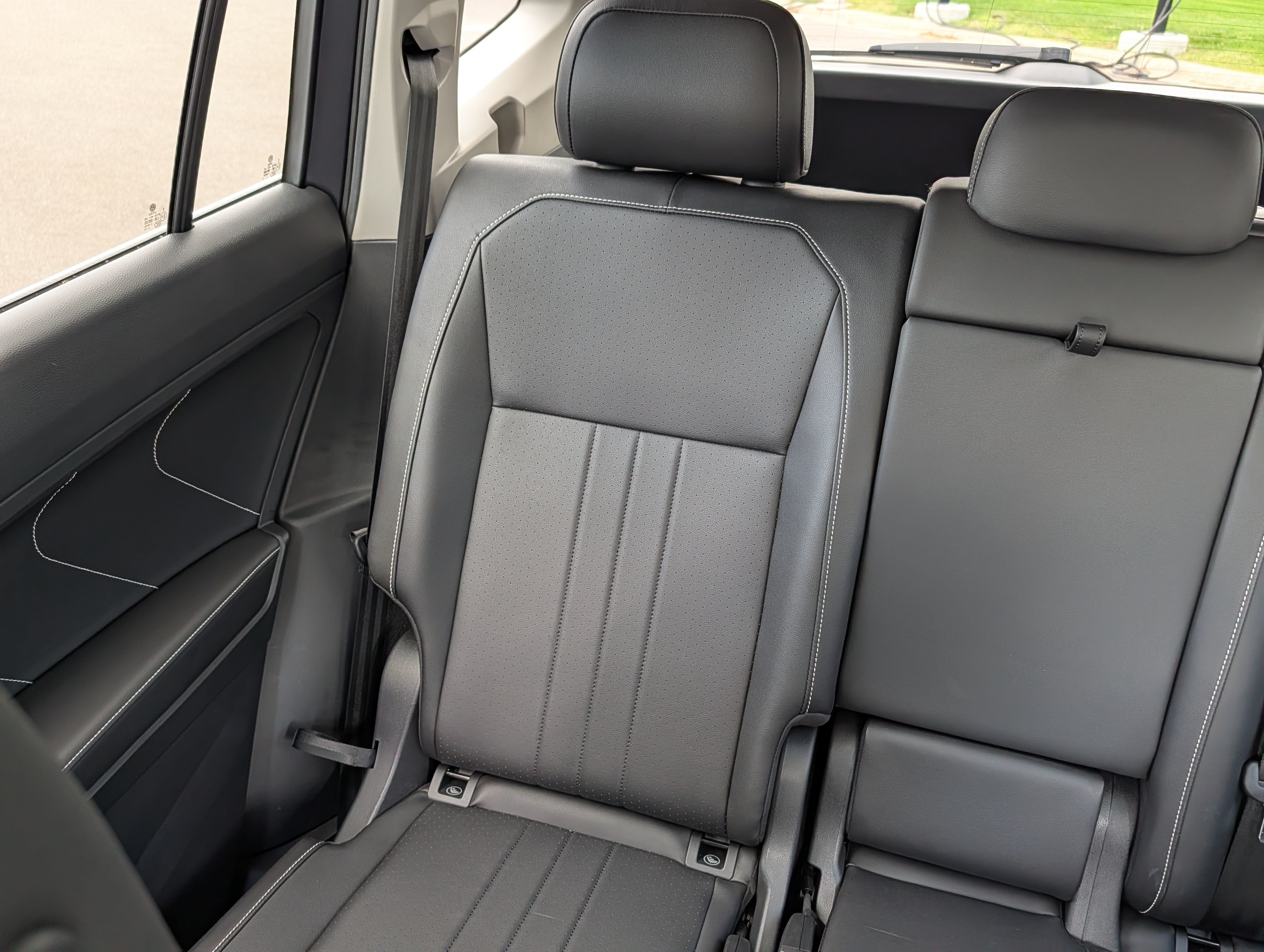 Certified 2023 Volkswagen Tiguan SE w/ Panoramic Sunroof Package AWD/4WD image 12