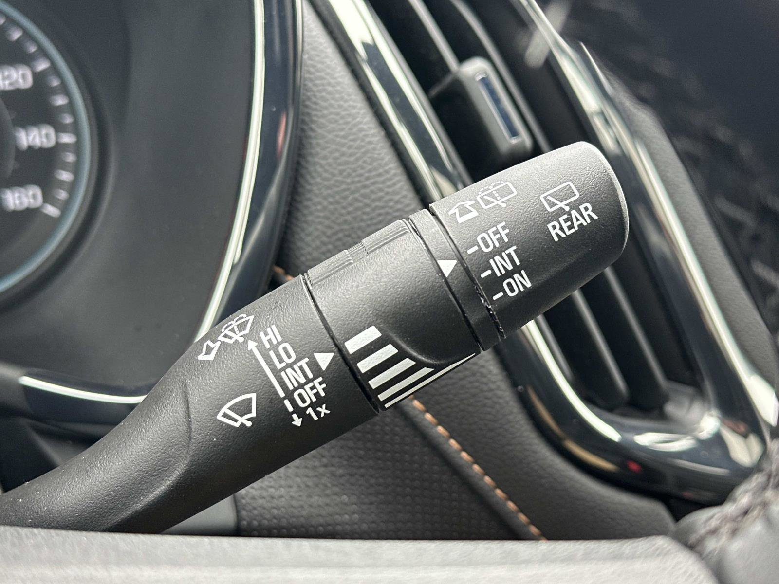 Certified 2024 Chevrolet Equinox Premier image 24