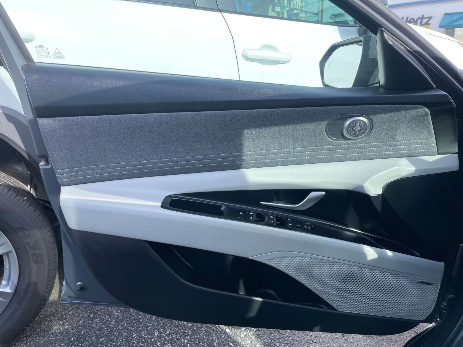 Used 2025 Hyundai Elantra Limited image 20