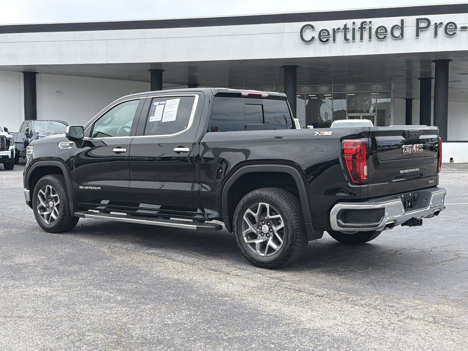 Used 2024 GMC Sierra 1500 SLT w/ SLT Premium Plus Package AWD/4WD image 10