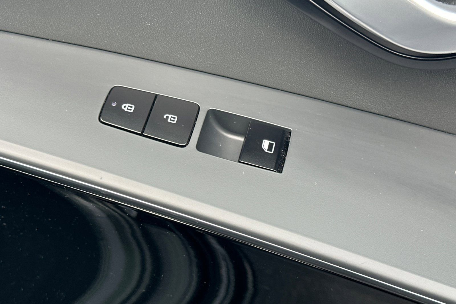 Used 2023 Kia Niro EX image 21