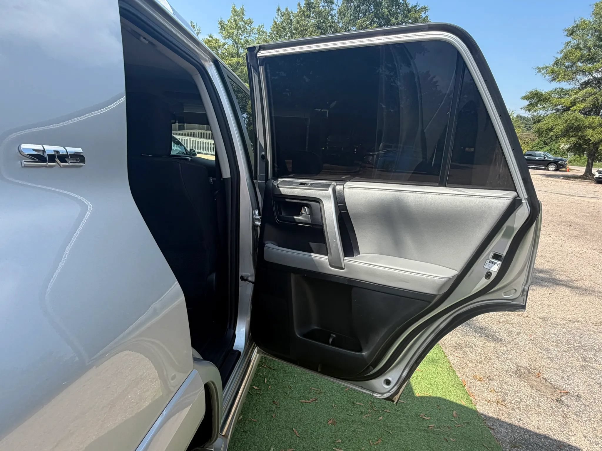 Used 2010 Toyota 4Runner SR5 AWD/4WD image 16