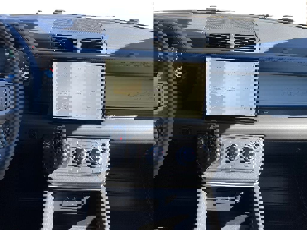 New 2024 Land Rover Defender 110 SE image 22