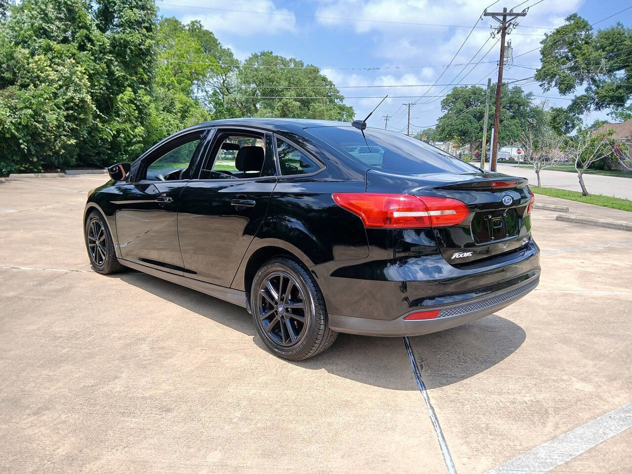 Used 2018 Ford Focus SE FWD image 7