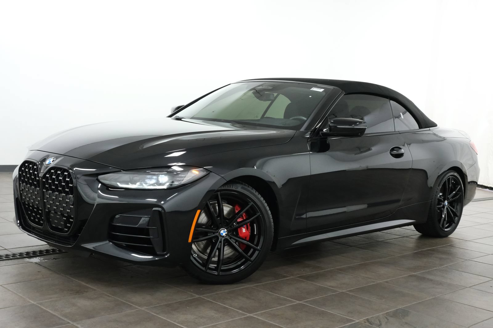Used 2022 BMW M440i Convertible RWD image 2