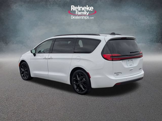 Used 2025 Chrysler Pacifica Limited FWD image 9