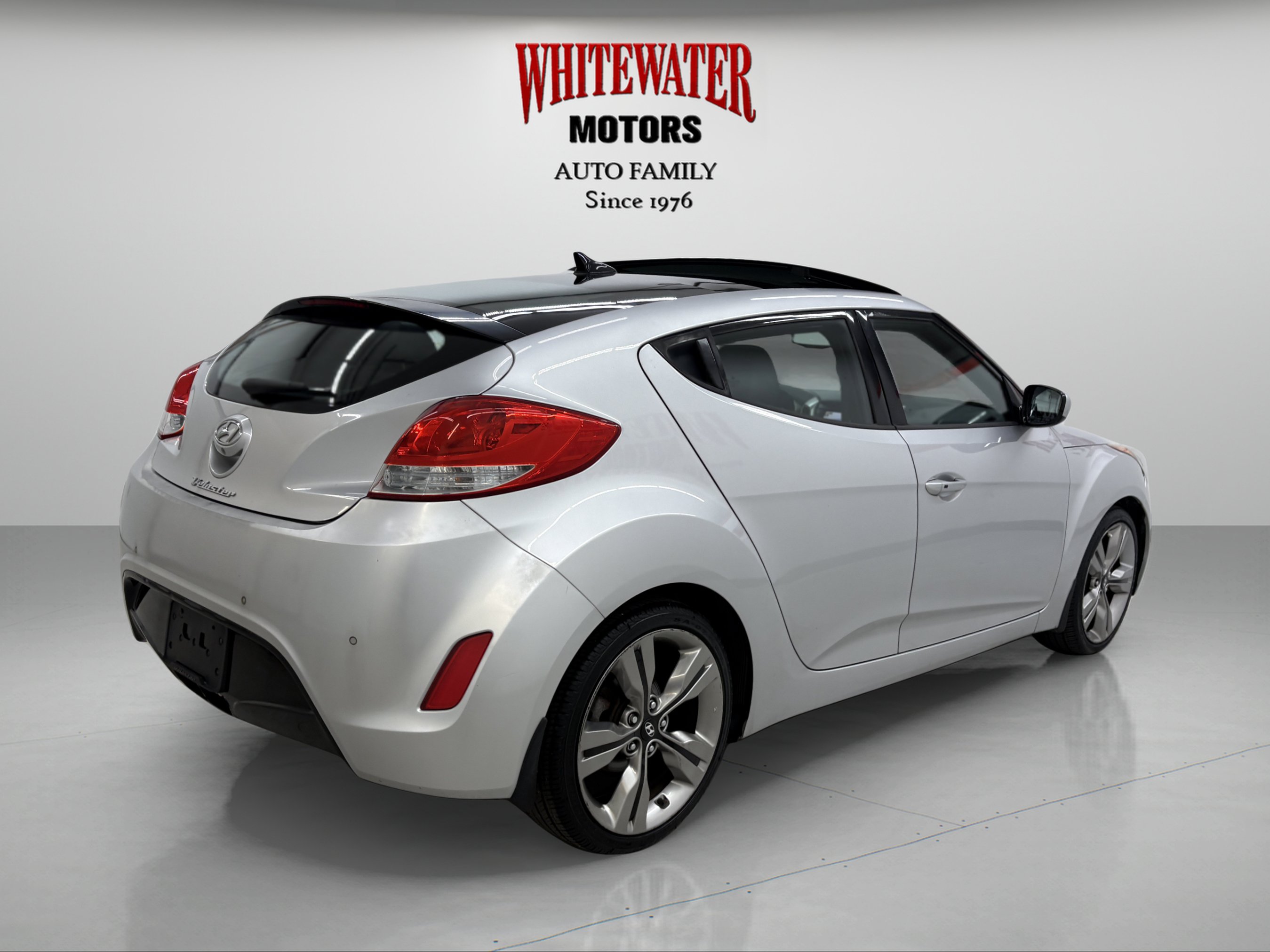 Used 2013 Hyundai Veloster w/ Style Pkg FWD image 4