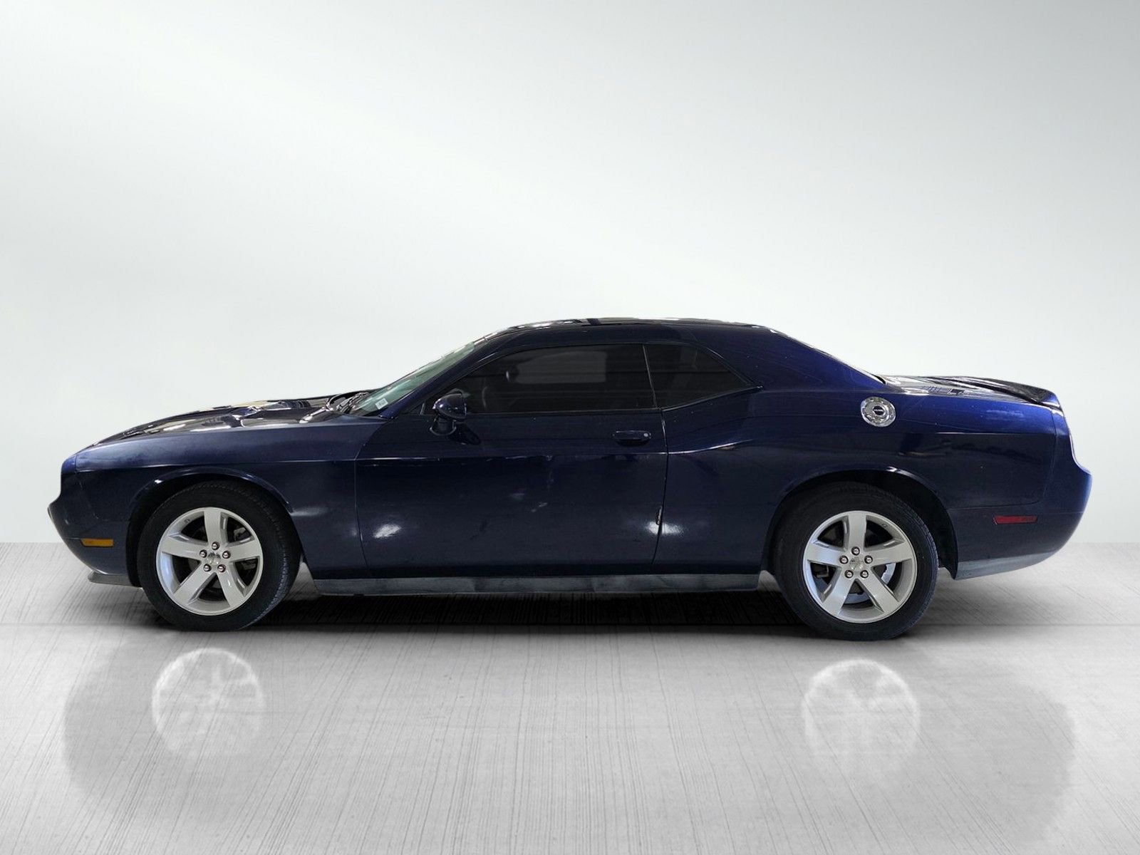 Used 2014 Dodge Challenger SXT image 4