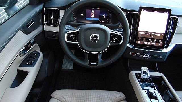 New 2026 Volvo XC90 B6 Ultra w/ Protection Package image 5