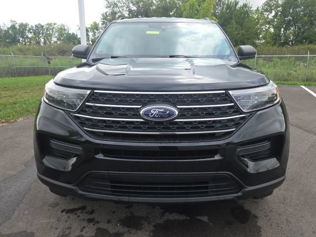 Used 2024 Ford Explorer XLT AWD/4WD image 4