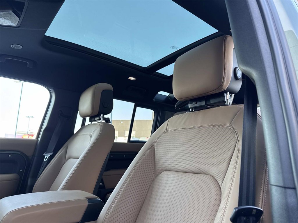 New 2026 Land Rover Defender 110 X-Dynamic SE image 19