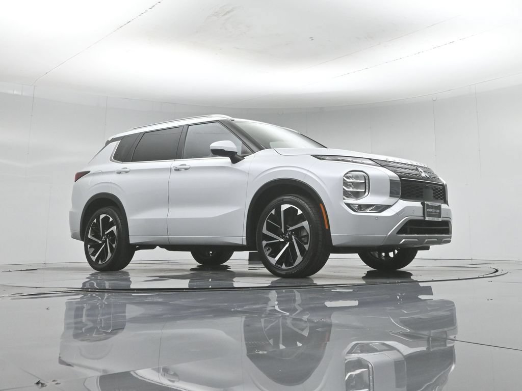 Used 2024 Mitsubishi Outlander SEL FWD image 3