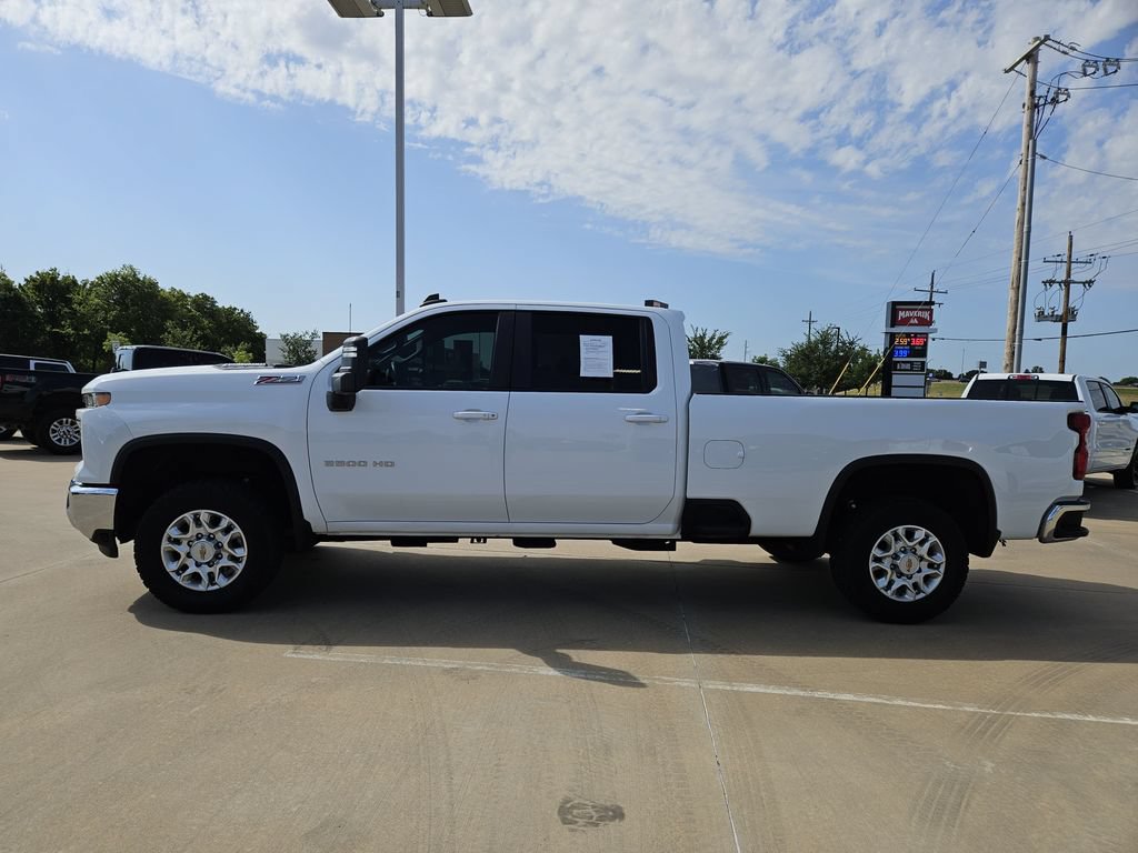 Used 2024 Chevrolet Silverado 2500 LT AWD/4WD image 4