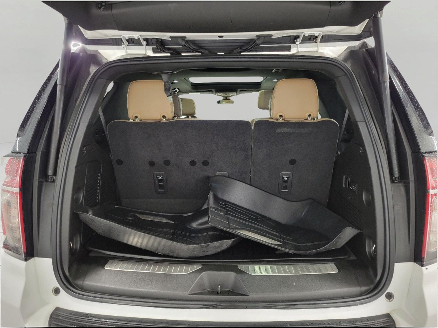 Used 2021 Chevrolet Tahoe Premier AWD/4WD image 15