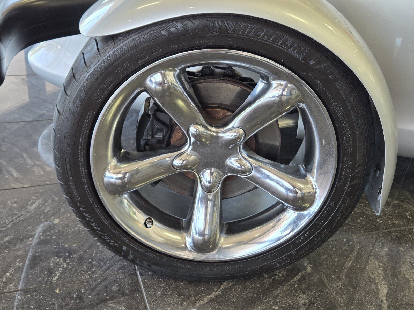 Used 2001 Chrysler Prowler RWD image 5