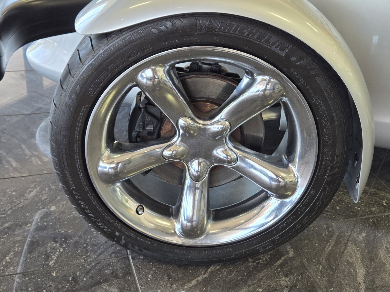 Used 2001 Chrysler Prowler image 5