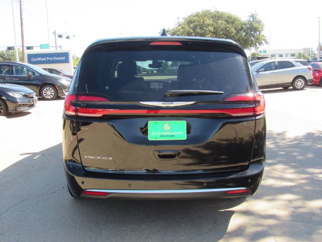 Used 2025 Chrysler Pacifica Select image 7