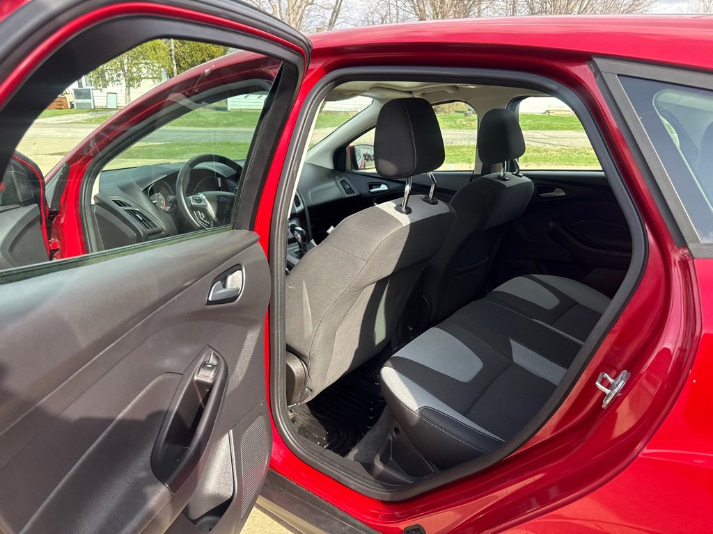 Used 2012 Ford Focus SE FWD image 12