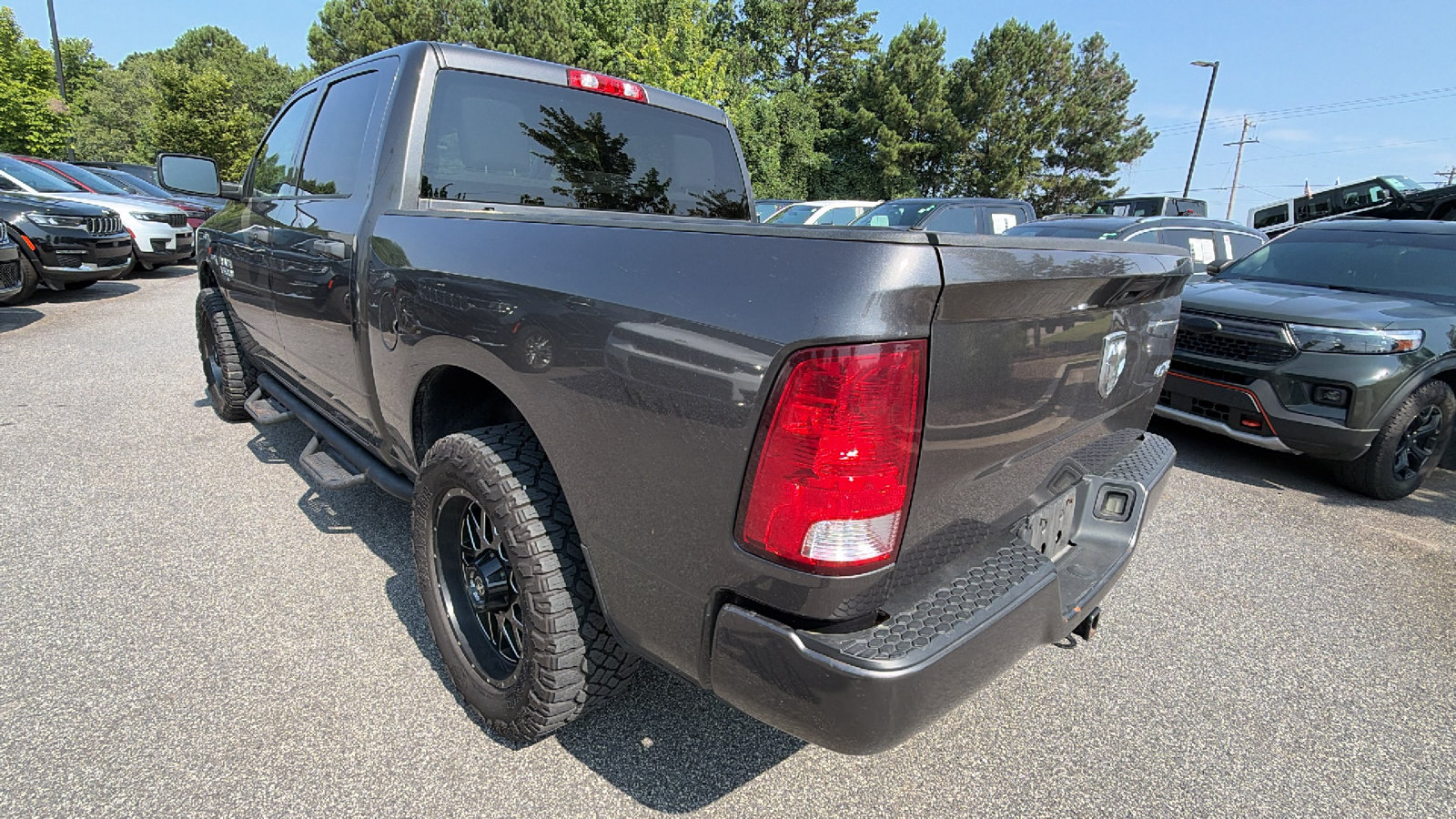 Used 2019 RAM 1500 Express AWD/4WD image 10