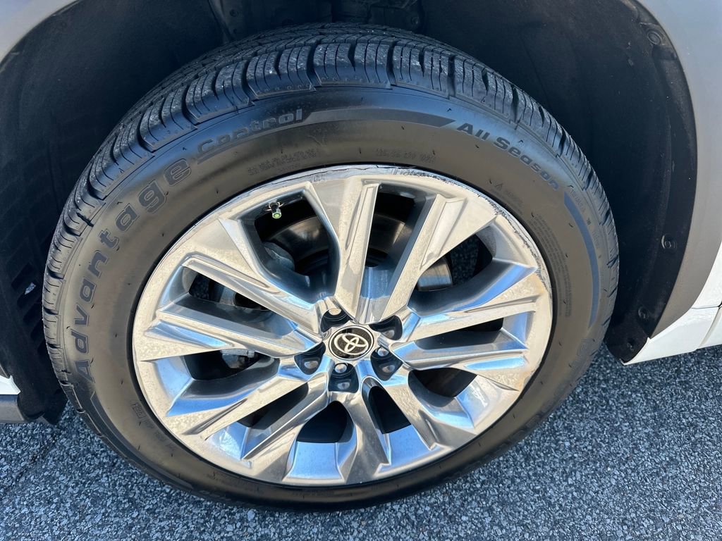 Used 2021 Toyota Highlander Limited image 15