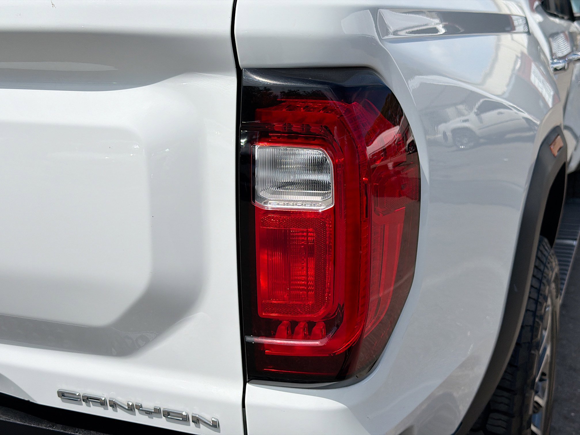 Used 2023 GMC Canyon Denali image 11