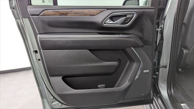 Used 2023 Chevrolet Suburban Premier image 14