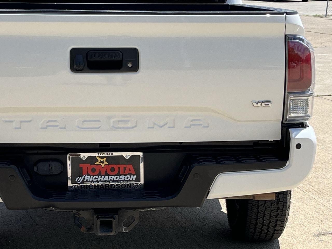 Used 2023 Toyota Tacoma TRD Off-Road w/ Technology Package AWD/4WD image 6