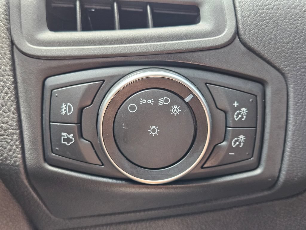 Used 2017 Ford Focus SEL w/ Cold Weather Package FWD image 21