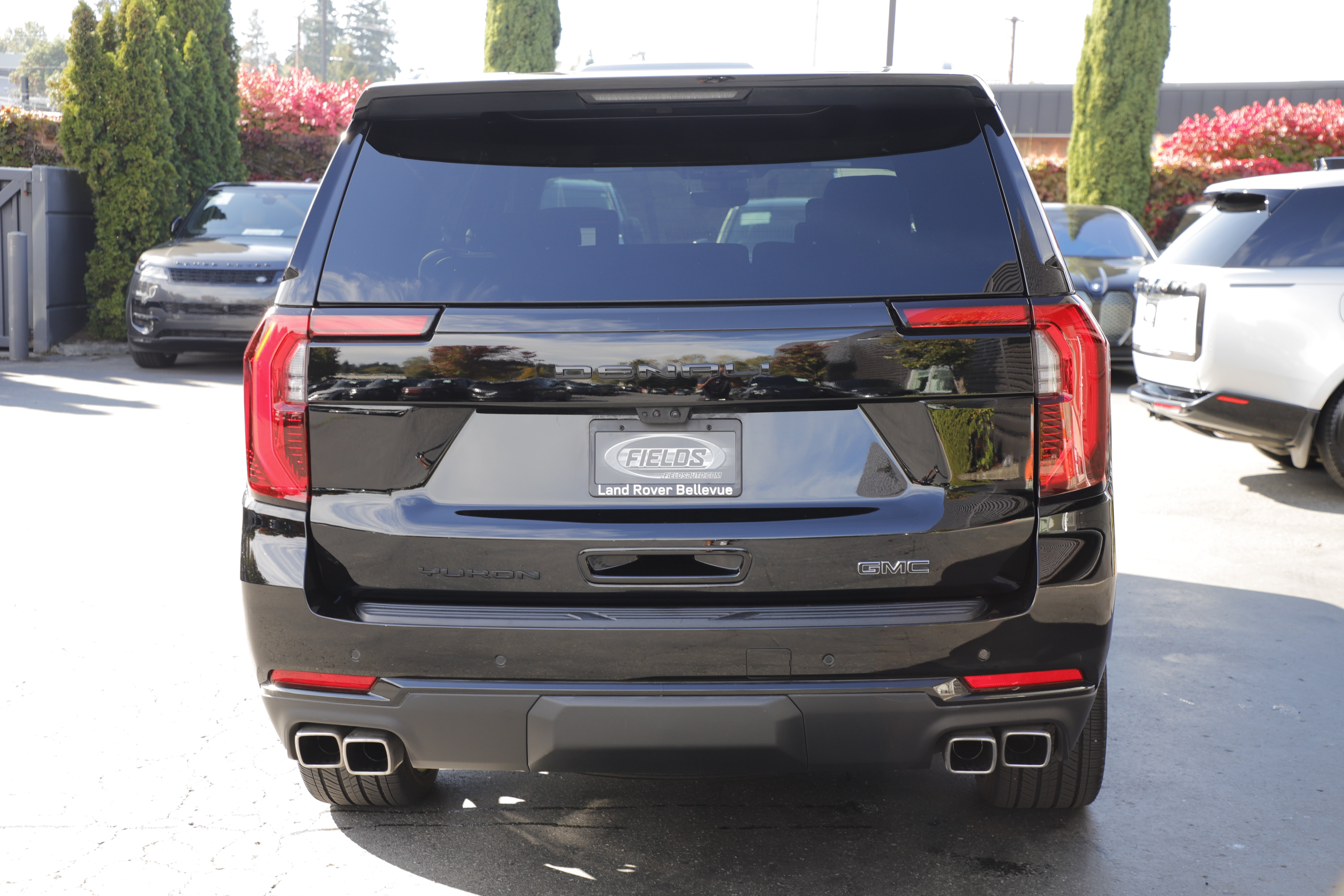 Used 2025 GMC Yukon Denali w/ Denali Reserve Package AWD/4WD image 7