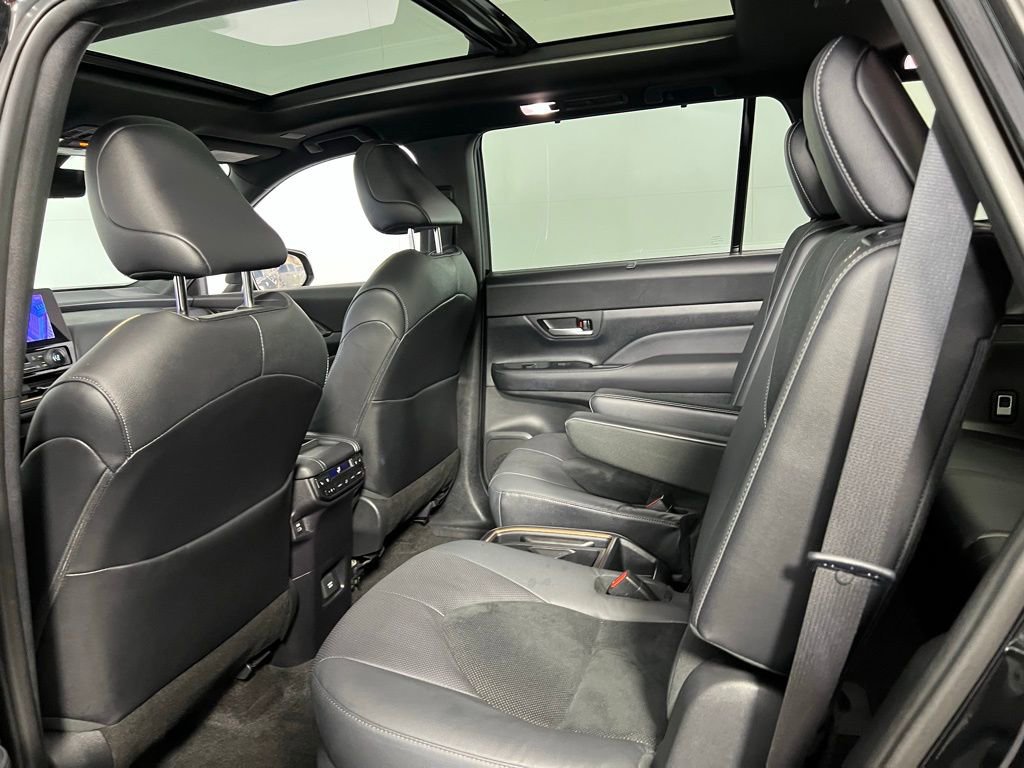 Used 2024 Toyota Grand Highlander AWD Hybrid image 26