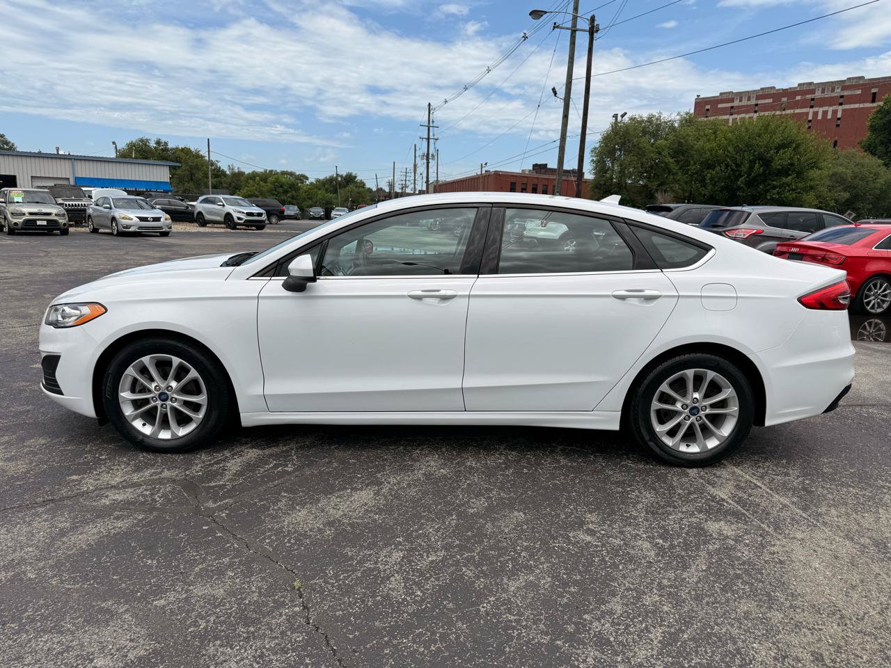 Used 2019 Ford Fusion SE FWD image 4