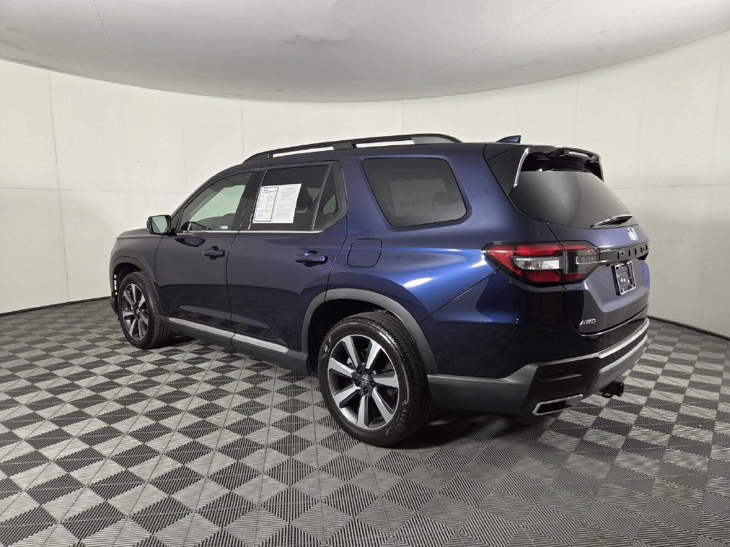 Used 2025 Honda Pilot Touring image 6