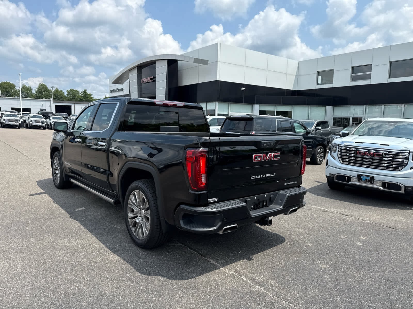 Certified 2023 GMC Sierra 1500 Denali w/ Denali Reserve Package AWD/4WD image 3