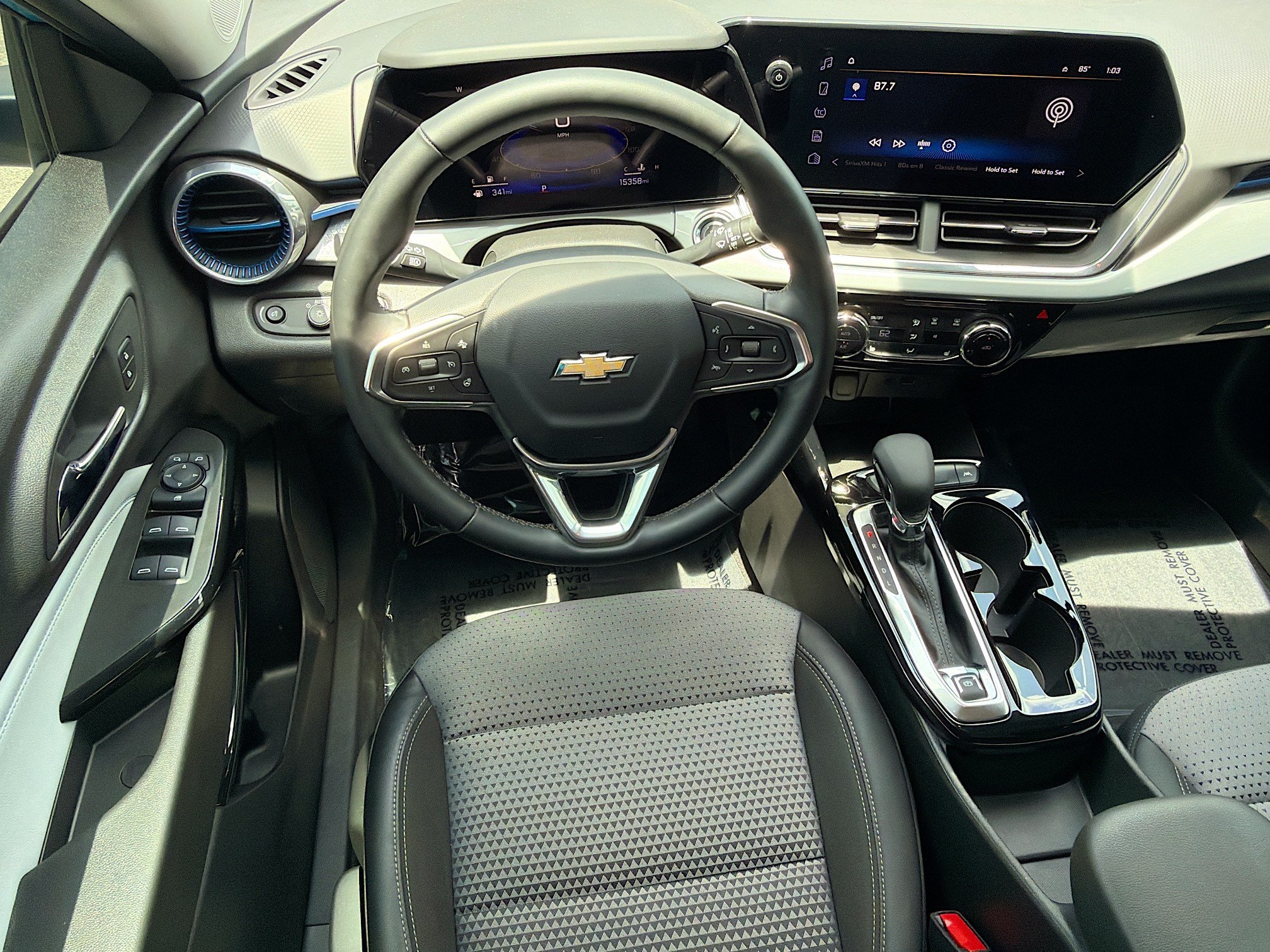 Used 2025 Chevrolet Trax LT w/ LT Convenience Package FWD image 16