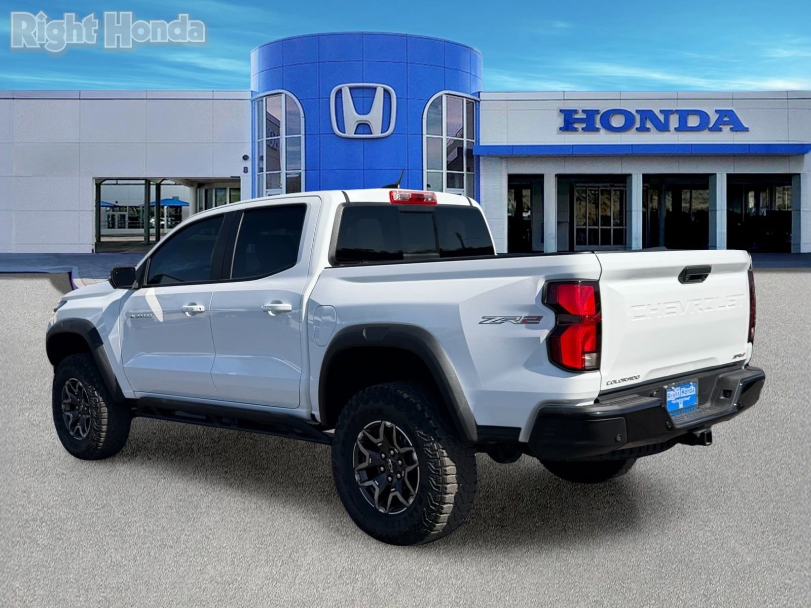 Used 2024 Chevrolet Colorado ZR2 w/ Technology Package AWD/4WD image 4