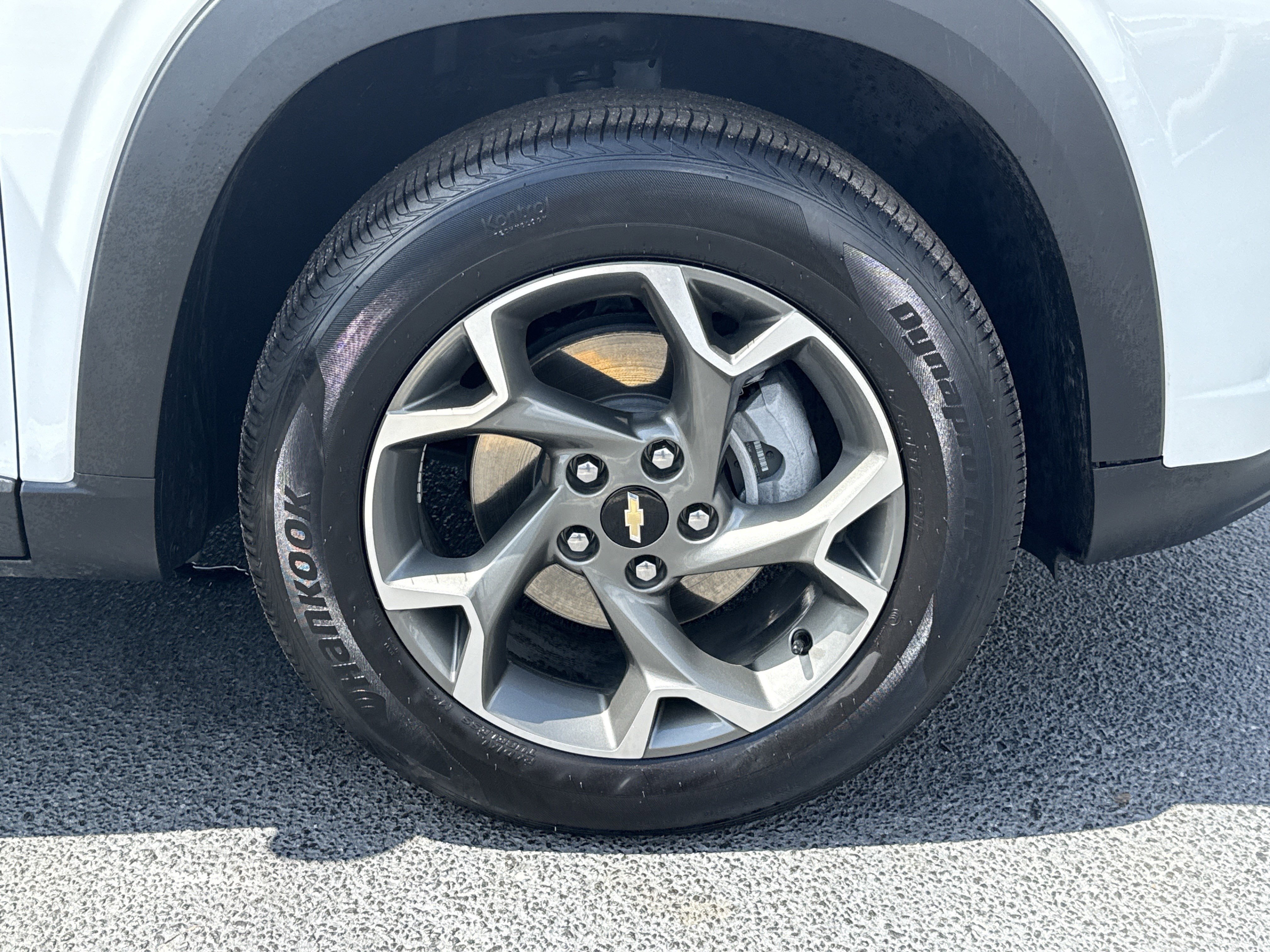 Used 2025 Chevrolet Trax LT FWD image 13