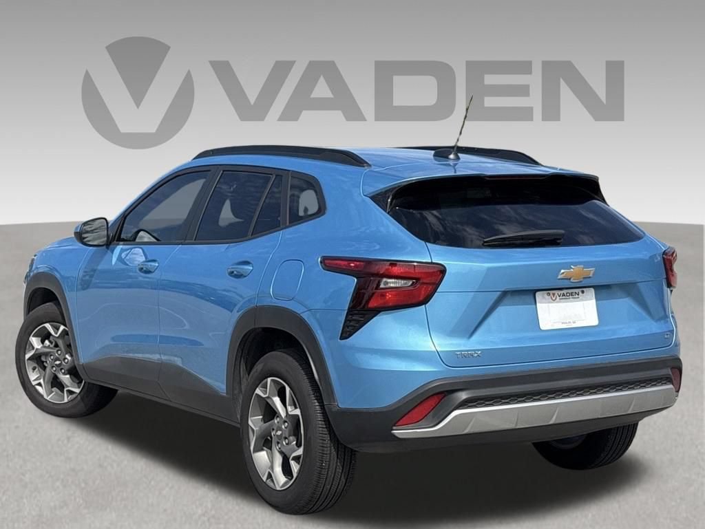 Used 2025 Chevrolet Trax LT FWD image 20
