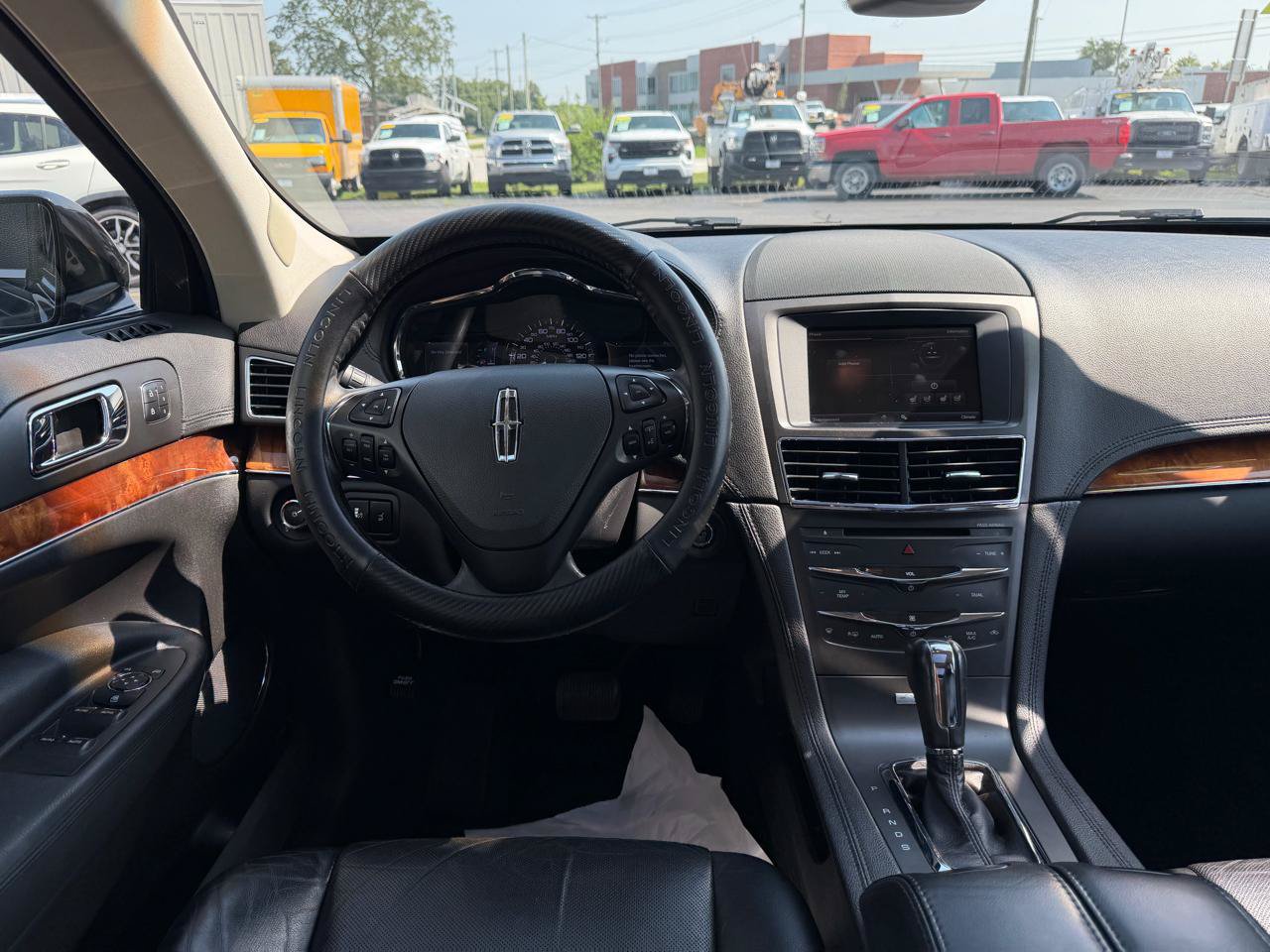 Used 2014 Lincoln MKT AWD image 20
