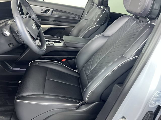 Used 2026 Cadillac Vistiq Platinum w/ LPO, Floor Liner Package AWD/4WD image 19