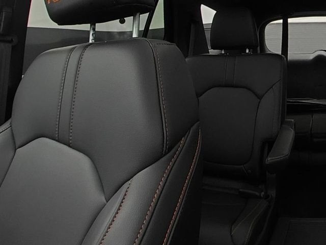 Used 2025 Honda Pilot TrailSport image 31